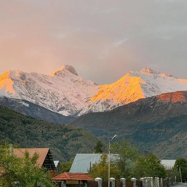 SUN & MOON Cottage Dreamy cabin next to forest, hotel in Oni
