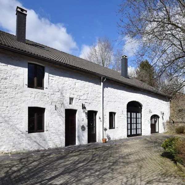 Former farmhouse in a quiet village – hotel w mieście Manhay