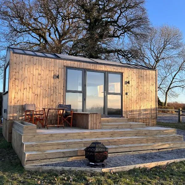 Beautiful cabins in Shaftesbury Dorset countryside, hotel in Shaftesbury