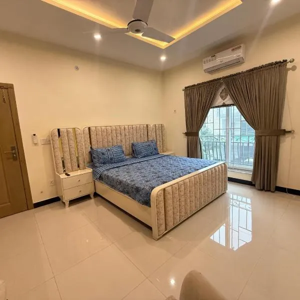 The Grand Guest House, hotel em Islamabad