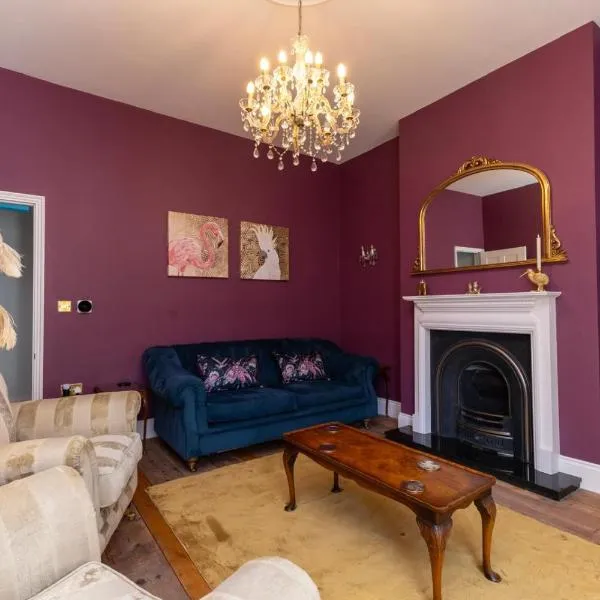 Luxury 2 Bedroom Georgian home, garden, Beach access, 6 guests, hotel v destinaci Bognor Regis