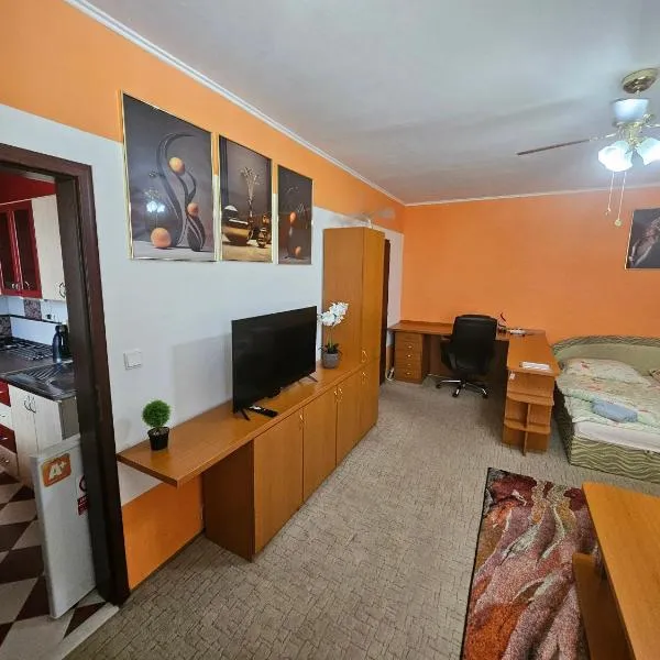 WOLF APARTMAN Luxusné a ubytovanie s plnou výbavou s Bezplatným parkovaním Plochou TV a Optickým Internetom Priamo v Považskej Bystrici Tichá lokalita s Všade blízko Vhodné pre Jednotlivcov Rodiny Pracovné cesty Turistiku aj Oddych Plne vybavená Kuchyňa, hotel in Považská Bystrica