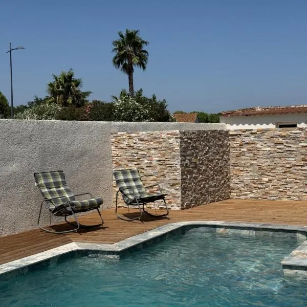 Villa avec piscine privée entre terre, ville et mer, hotel in Sauvian