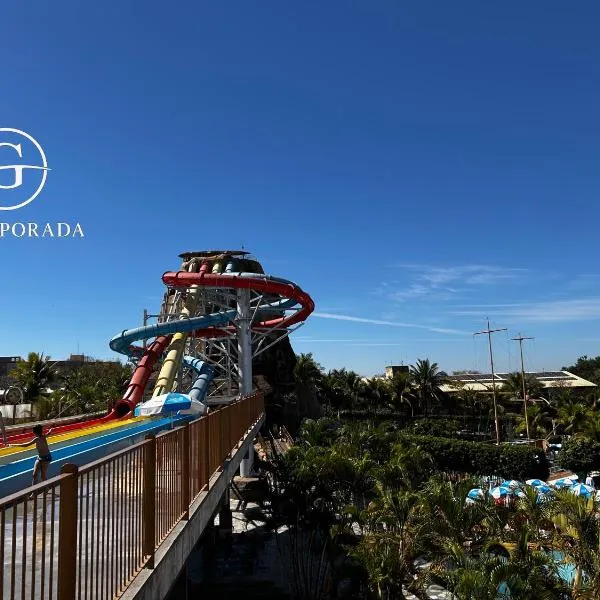 Piazza diRoma com acesso ao Acqua Park e Splash - Gabriel, hotel in Caldas Novas