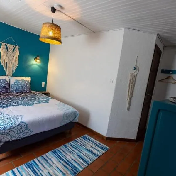 Les hôtes du châtaignier, hotel in Pénens