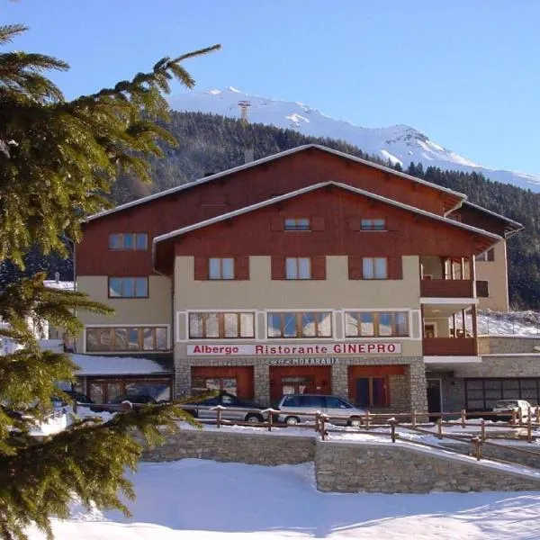 Albergo Ristorante Ginepro、ボルミオのホテル