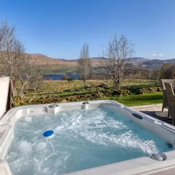 Oak Cottage and Hot Tub, Loch Tay, hotel v destinaci Lawers