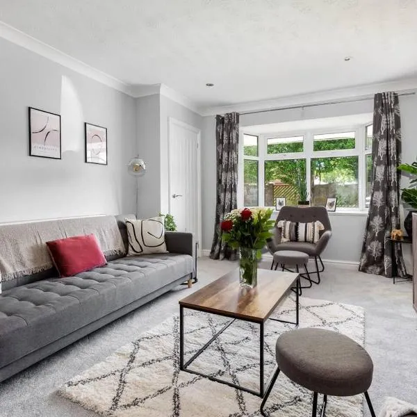 Curlew Stays - Semi Detached Home - Pet Friendly, hotel in Thornton