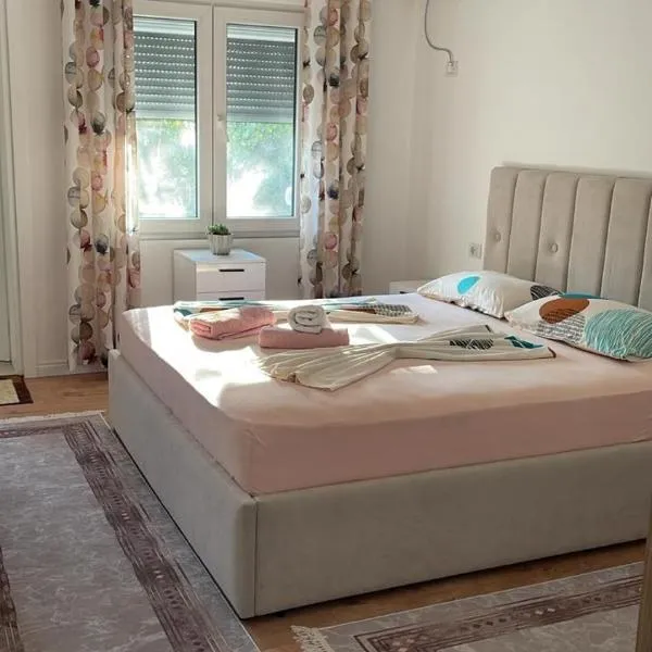Stylish Room by Canyons & City, hotel in Çorovodë