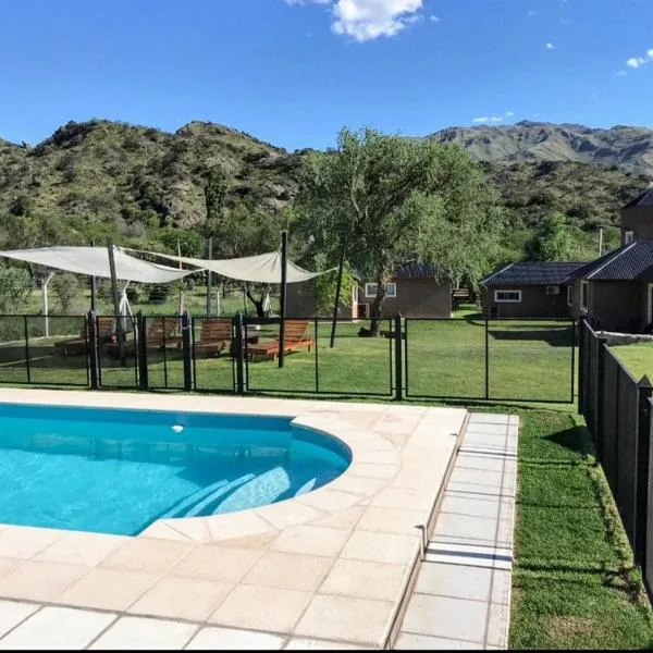 Cabañas La Delfina con vista a las Montañas、ポトレロ・デ・ロス・フネスのホテル
