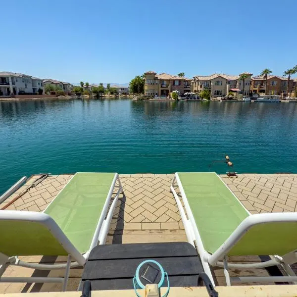 Terra Lago Villa Lake, Mountain and Desert view, Coachella Getaway, hotel in Indio