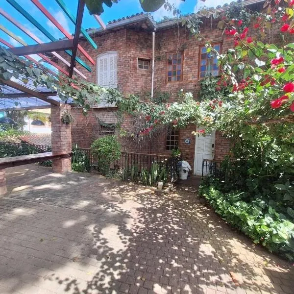 Lindo flat Serro Estilo Europeu Vila Rica Pampulha, ξενοδοχείο σε Venda Nova