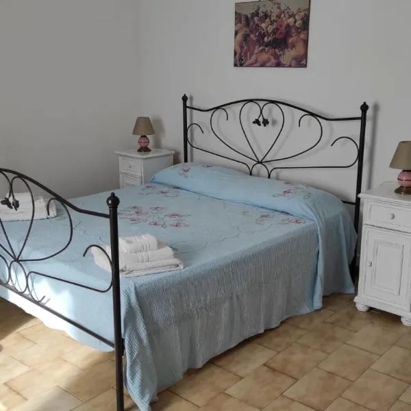 Maratea में, होटल Casa di Anna a Maratea, graziosa e accogliente con spazio esterno privato, servito di bus per le spiagge