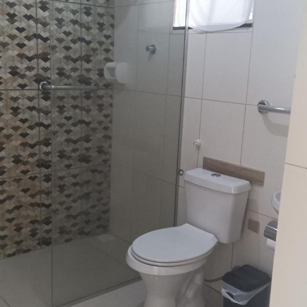 Pousada santos 1, kitnet confortável com ar condicionado - Foto 3