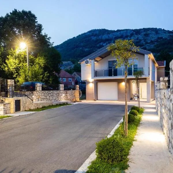 Fox apartman, Hotel in Cetinje