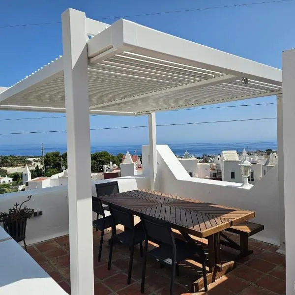 Casa Sunrisa Villa with breath taking sea and mountain view, hôtel à Nerja