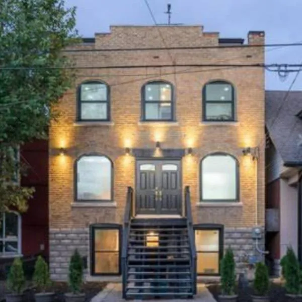 Renovated Church Hamilton! Guest Suite, hotell sihtkohas Hamilton