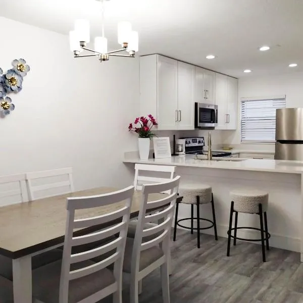 Kissimmee में, होटल Family Townhouse with Waterpark - Minutes from Disney