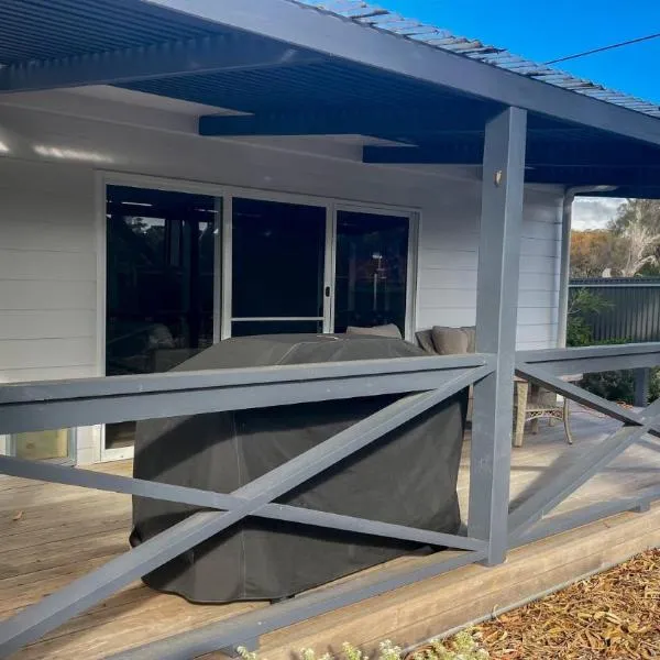 Just For 2 - A Fantastic Apartment - Perfect Coffin Bay Base For One or Two Guests, hotel in Coffin Bay