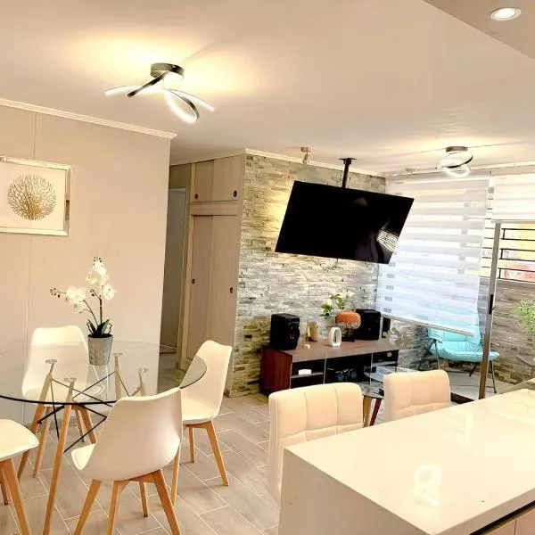 Departamento cerca del mar con 3 habitaciones, hotel in Arica