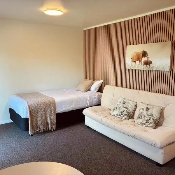 Summer Inn Motel - Newly Renovated, 2 Min Walk to Orewa Beach, hotel in Orewa
