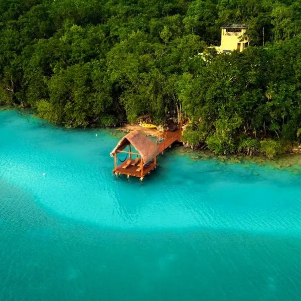 Bacalar Casa Relaxo frente a la Laguna con Muelle Privado, hotel in Buenavista