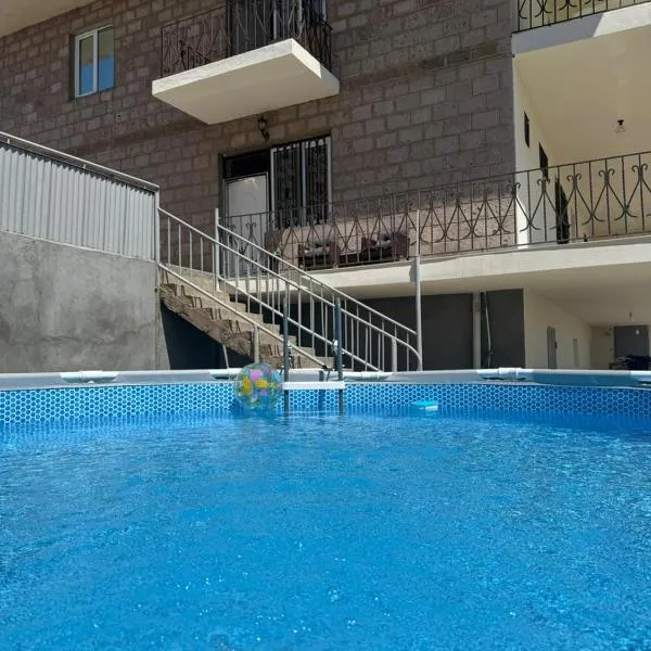 Villa Sandra and Pool near Airport, Hotel in Norakert