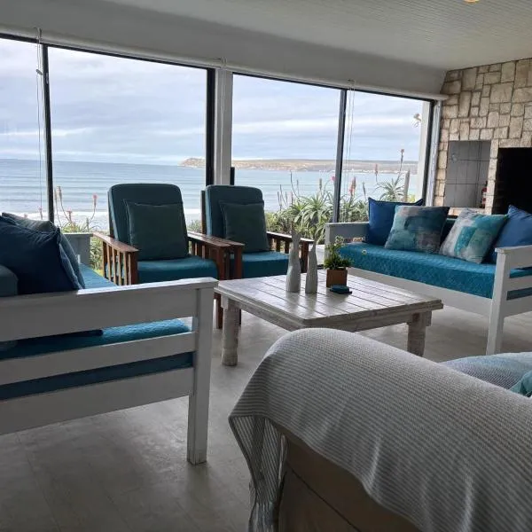 Baby Whale Bliss - Beachfront House, hotel in Witsand