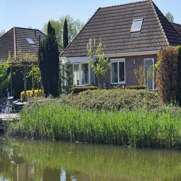 Family Home in Zeewolde by Forest Trails, hotel di Zeewolde