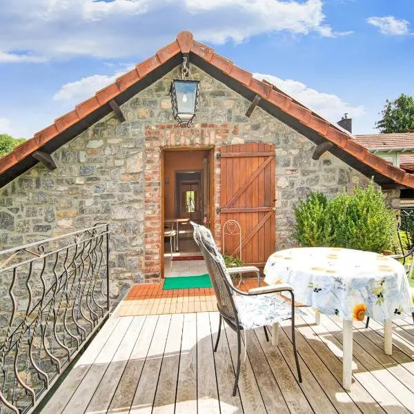 Charming Stay Near Forests, hotel em Biron