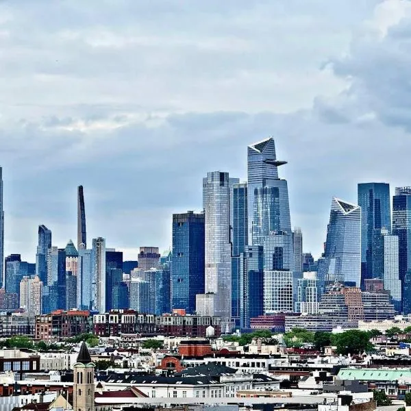 Quiet apt only 15 mins from Midtown NYC, hotel in Jersey City