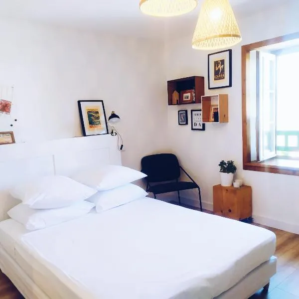 maison garroenea, готель у місті Сар