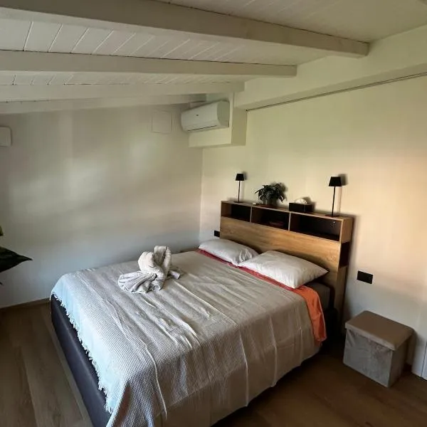 Como's Hill Apartments - Foresta, hotel en Lipomo