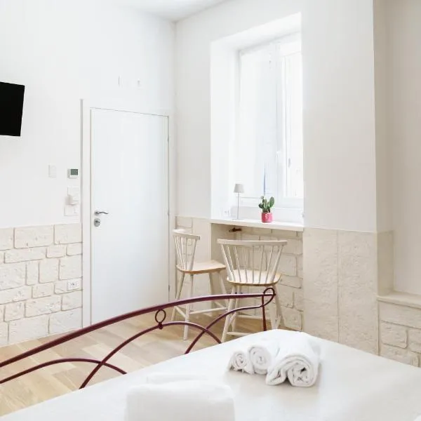 Civico 7 - Apulian Rooms, hotel in Conversano