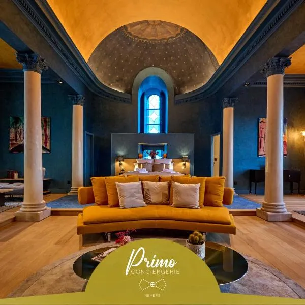La Chapelle, Les Suites du Palais, l'unique 5 étoiles de Nevers, Suite d'Exception, by PRIMO C0NCIERGERIE, hotel in Nevers