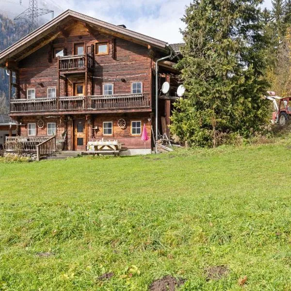Chalet in Matrei near Ski Lift & Bus, khách sạn ở Matrei in Osttirol