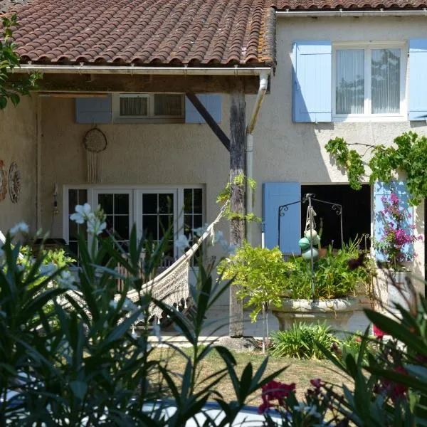 Les volets bleus, hotel en Brie-sous-Mortagne