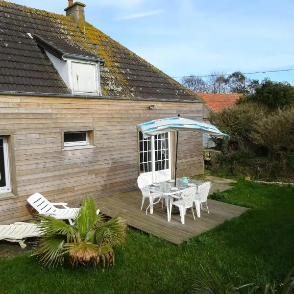 Cottage in Cosqueville near Normandy Coast, hotelli kohteessa Cosqueville