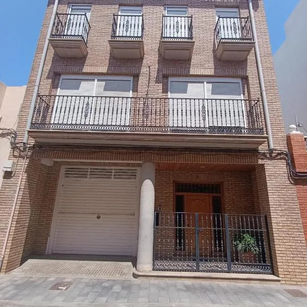 First Floor Casa Privee - Two bed Beach Terrace & Balconies, ξενοδοχείο σε Puerto de Sagunto