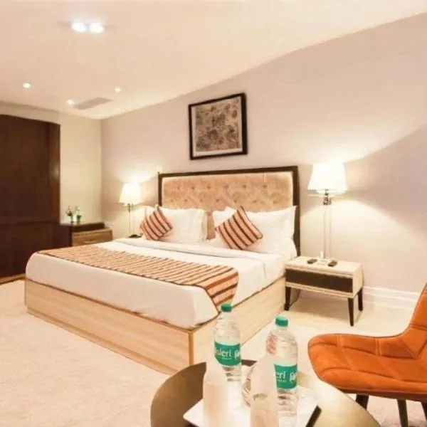 Hotel Almora BY The ELEVATE Group Near Delhi INTERNATIONAL Airport WIth- Free AIRPORT Pickup, hotel v Novém Dillí