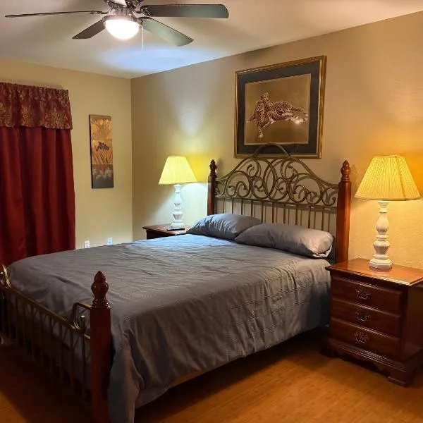 Deluxe Private Room Lake Tawakoni Home Near Park Pier, hotel em West Tawakoni
