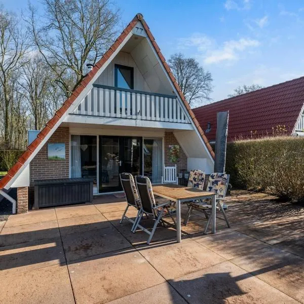 Kerkuil I Lovely bungalow with woodburner and airco, hotelli kohteessa Zwiggelte