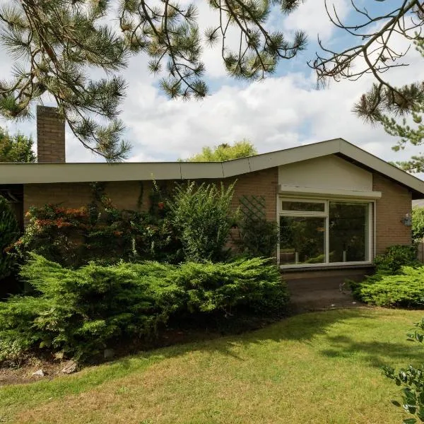 Holiday Home in Julianadorp near Beach, hotel a Julianadorp