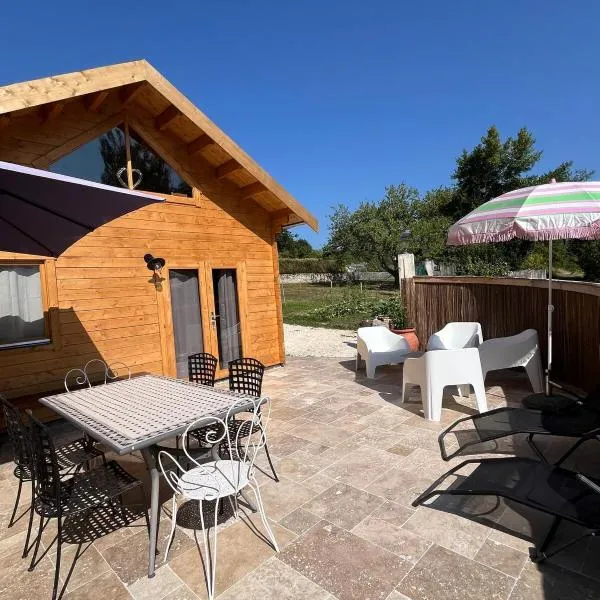 Chalet Ro'mence, aux portes de la Savoie, hotel em Nattages