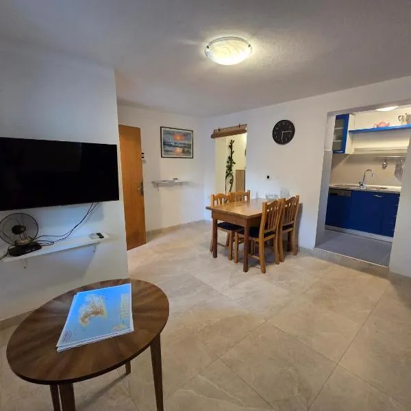 Apartman u centru Komiže, hôtel à Komiža