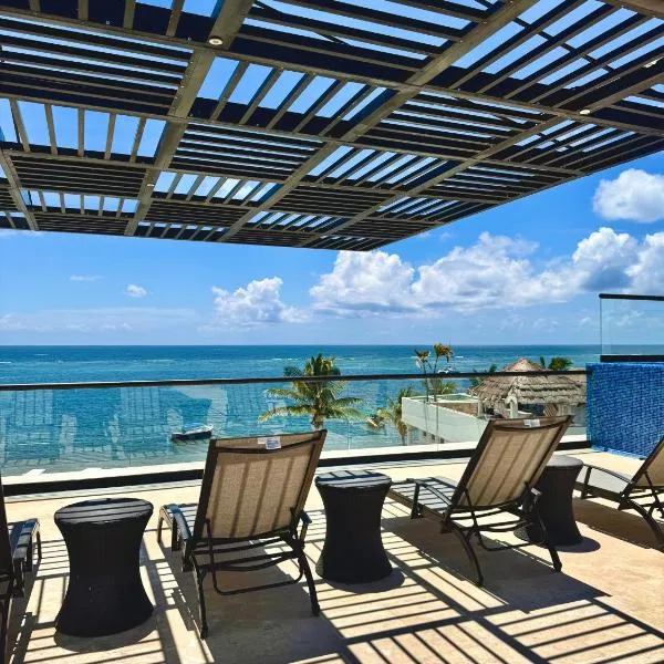 Bright Ocean View Studio with Rooftop Pool Access、プエルト・モレロスのホテル