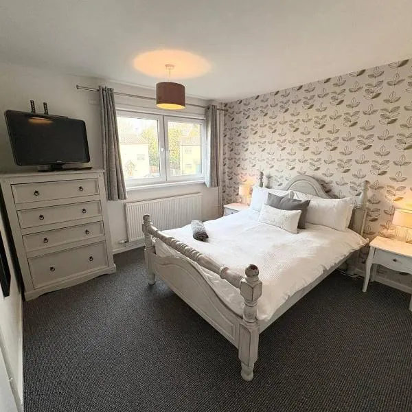 Large 2-br City Home Free Parking Sleeps 6, hotel in Hereford