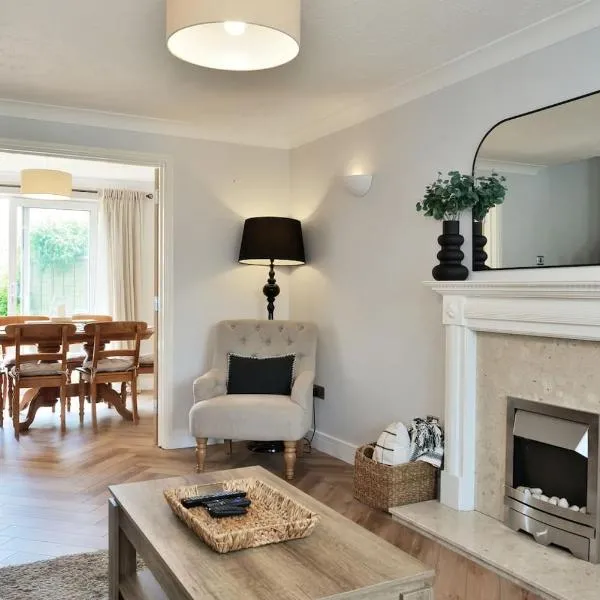 15mins walk to City Garden Patio Park 3 Cars, Hotel in Hereford