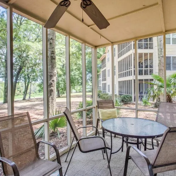 Condo with Golf Course Views Less Than 1 Mi to Sunset Beach!, hotel in Sunset Beach