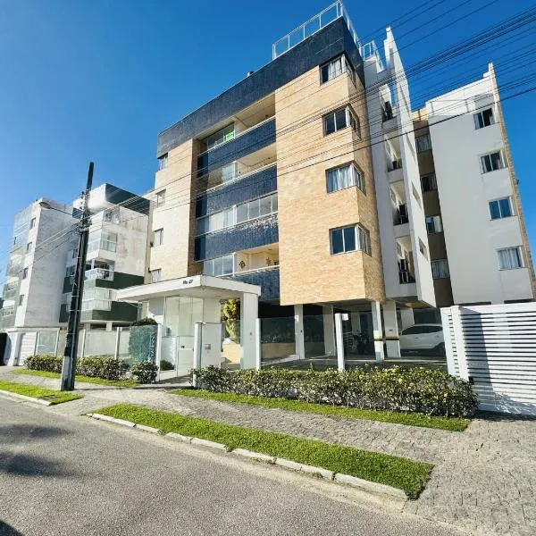 Residencial Larissa - Apartamento na Praia de Palmas - 2 Dormitórios até 6 pessoas, hotel in Governador Celso Ramos